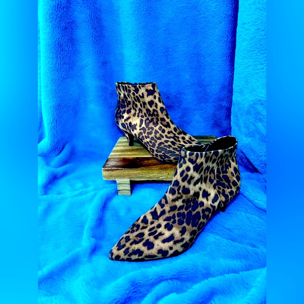 NWOT Circus by Sam Eldeman Cheetah heeled bootie size 6